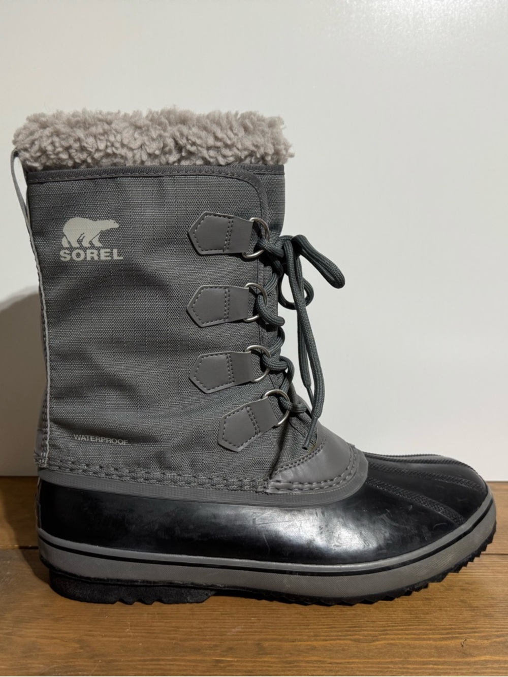 Sorel Men’s size 9 Winter Snow Boots Gray Lined Rubber Nylon